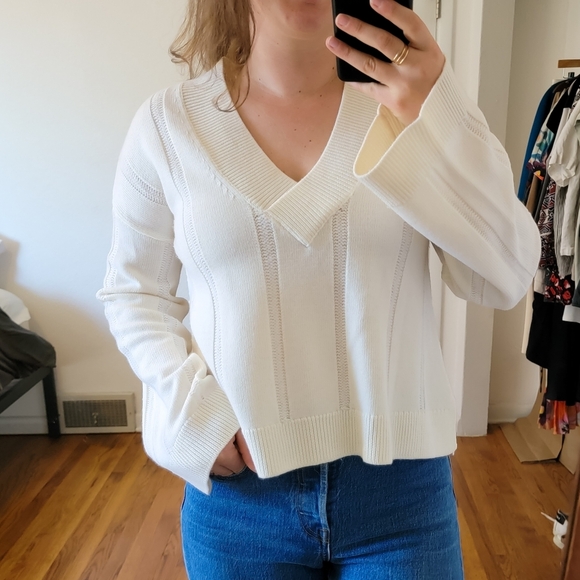 Derek Lam White V-Neck Sweater; M; 100% wool - Picture 13 of 13